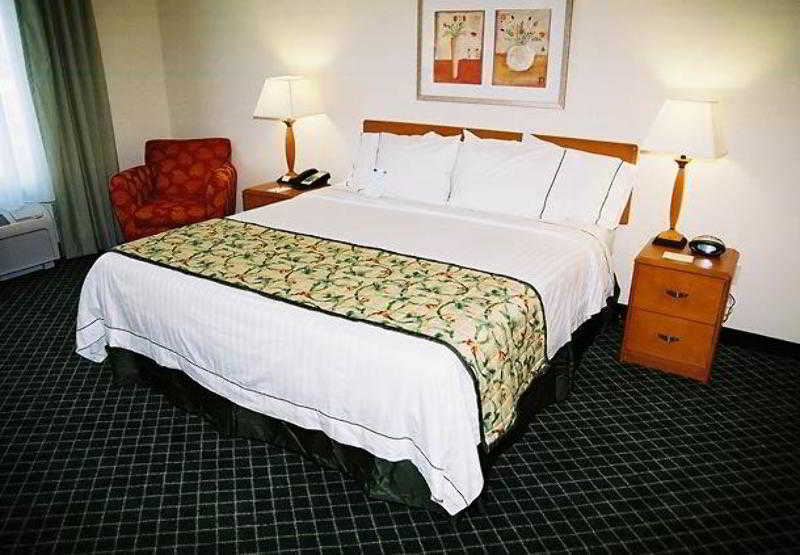 Fairfield Inn & Suites By Marriott Clermont Room photo